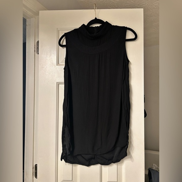 Zara Sleeveless Black Top wit Textured Neckline Detail - Picture 1 of 4